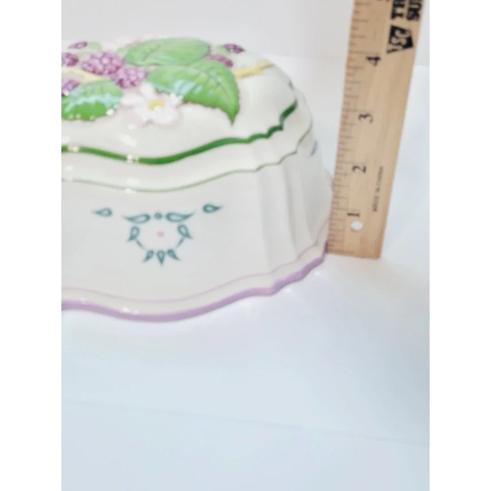Le Cordon Bleu Franklin Mint Berry Jello Mold 1986 Ceramic Wall Hanging White